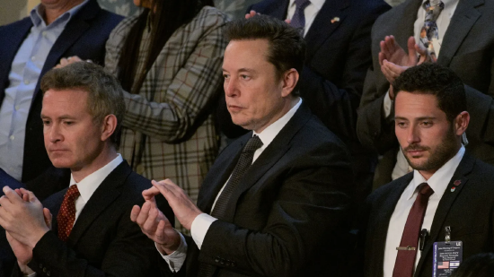 国会议员购入SpaceX股票，引发利益冲突隐患担忧